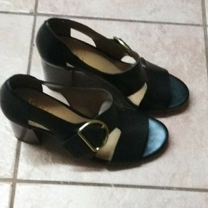 Practically new ladies dress shoe, worn one time